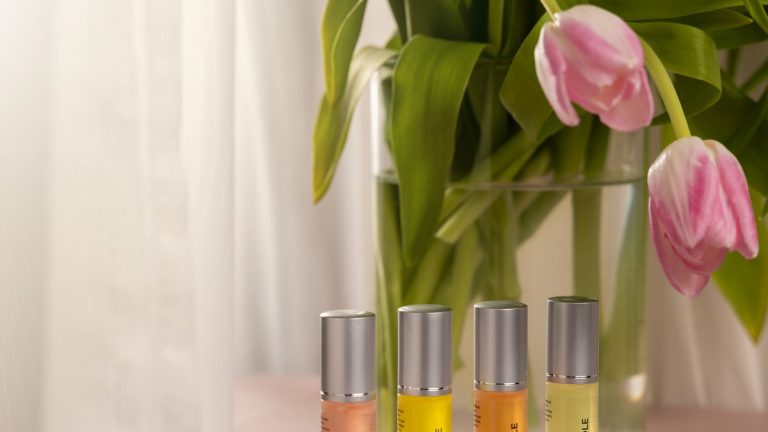 Fiale in formato prova di un olio cosmetico personalizzato