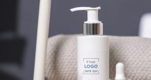 Testo di un'etichetta cosmetica in primo piano