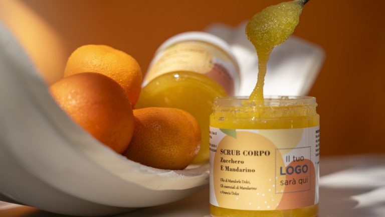 Scrub corpo con agrumi, materia prima del territorio