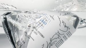 Detergente a marchio proprio fotografato su fondo neutro